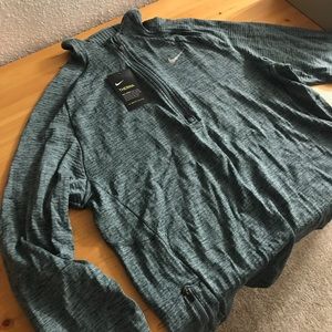 NWT Nike Therma Pullover